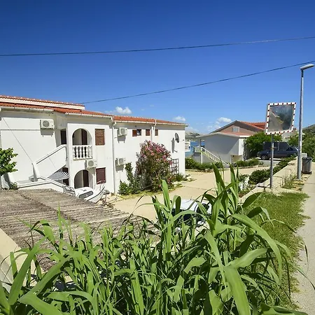 Apartment By The Sea Pag - 15670 Pag Town